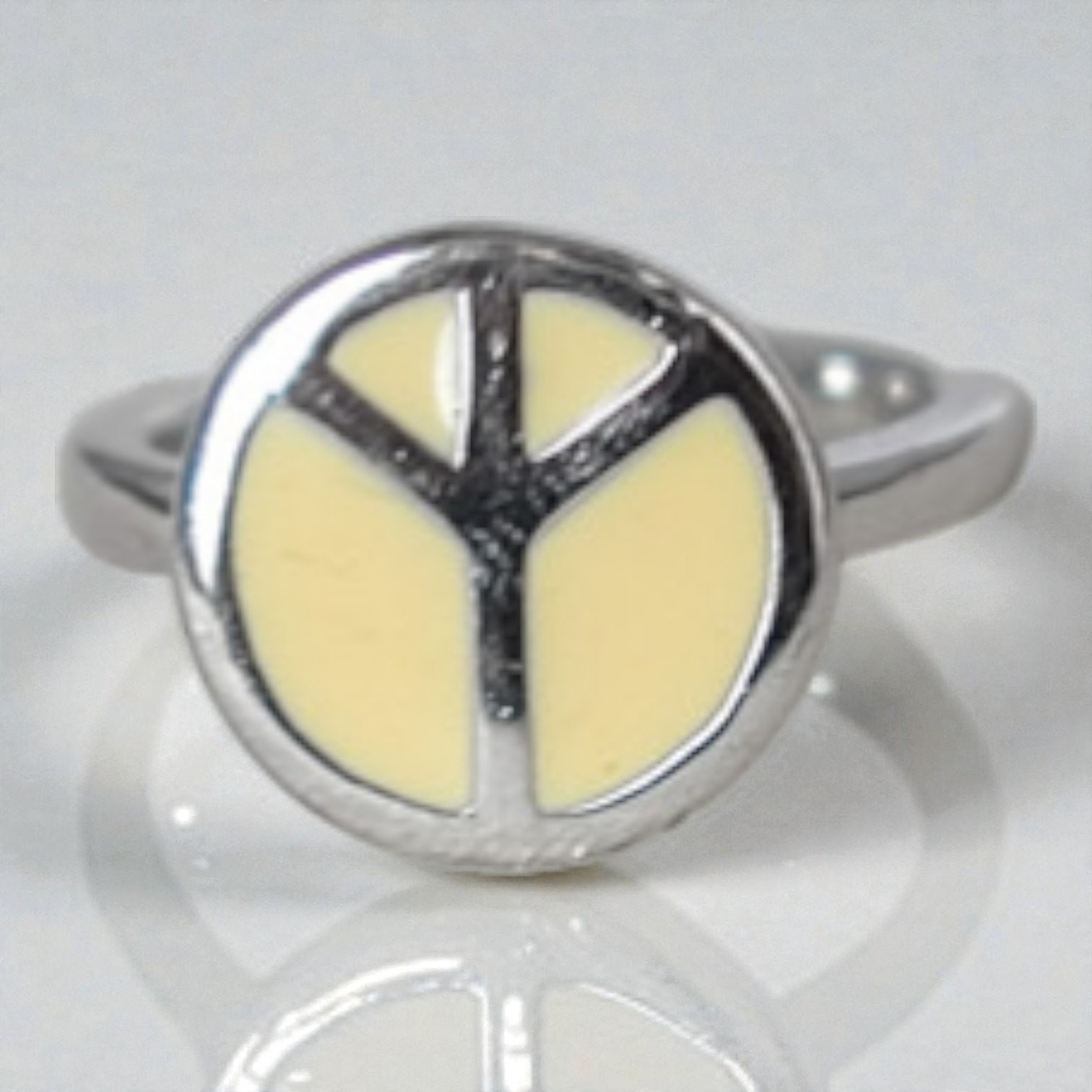 Sterling Silver 925 Peace Sign Stackable Ring Beige Enamel Bohemian Size 5 3.8g
