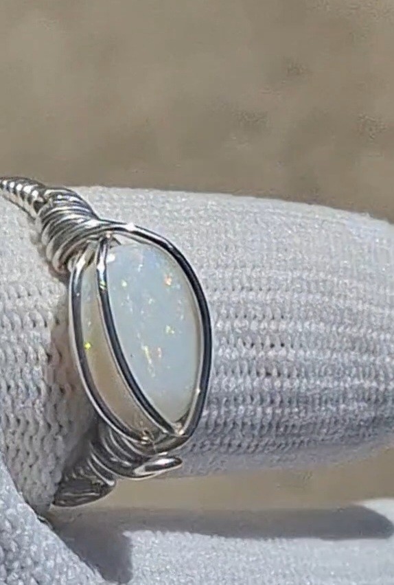 Coober pedy white multicolored opal in a 925 Silver wirewraped ring size 7